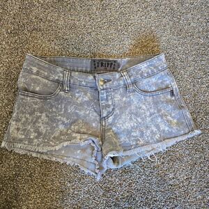 Women's Tripp Y2K 2000s Gray Acid Wash Grunge Low Rise Raw Hem Mini Shorts 3